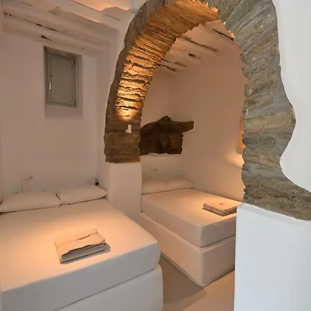 Kariki Triantaros Tinos