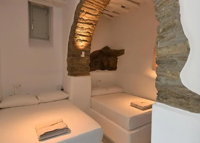 Kariki Triantaros Tinos